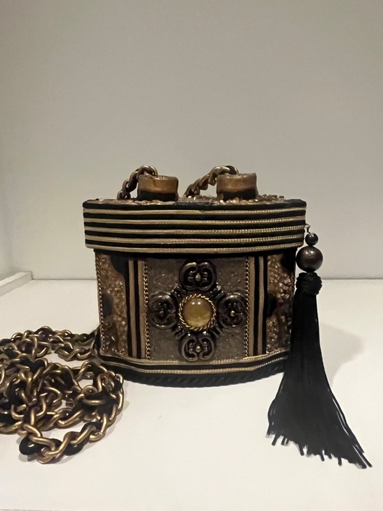 Mary Frances Handbags - Vtg Mary Frances Beaded Hard Shell Box Bag Lift-Off Lid Renaissance Victorian